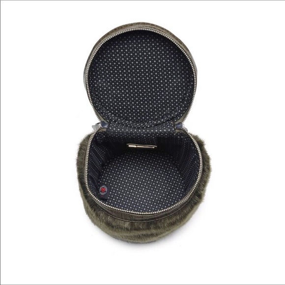 URBAN Expressions Olive Fonda vegan bucket… - Picture 6 of 7